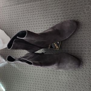 Brand New Kenneth Cole Gore-Tex Grey Suede Size 8